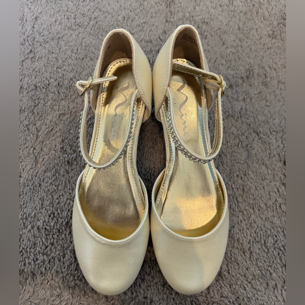 *Size 3.5 Big Girls 
NINA SHOES Kitten Heel Sparkle Strap
